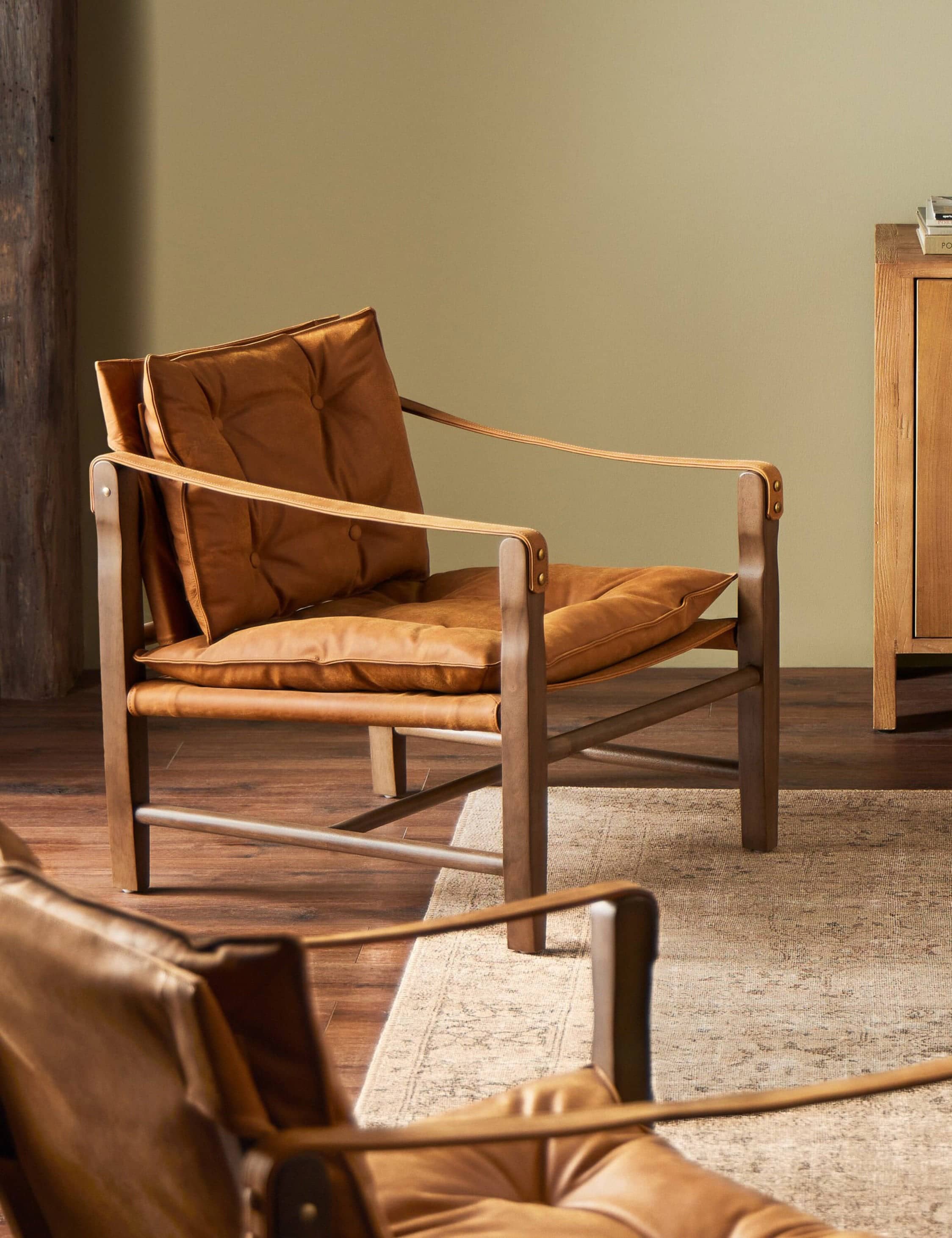 Vintage-Inspired Leather Lounge Chair with Wooden Frame – Classic Modern Accent Piece - 2