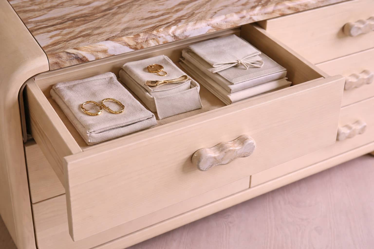 Rounded Edge Oak Dresser with Marble Top – 6 Drawer Modern Sideboard - 4