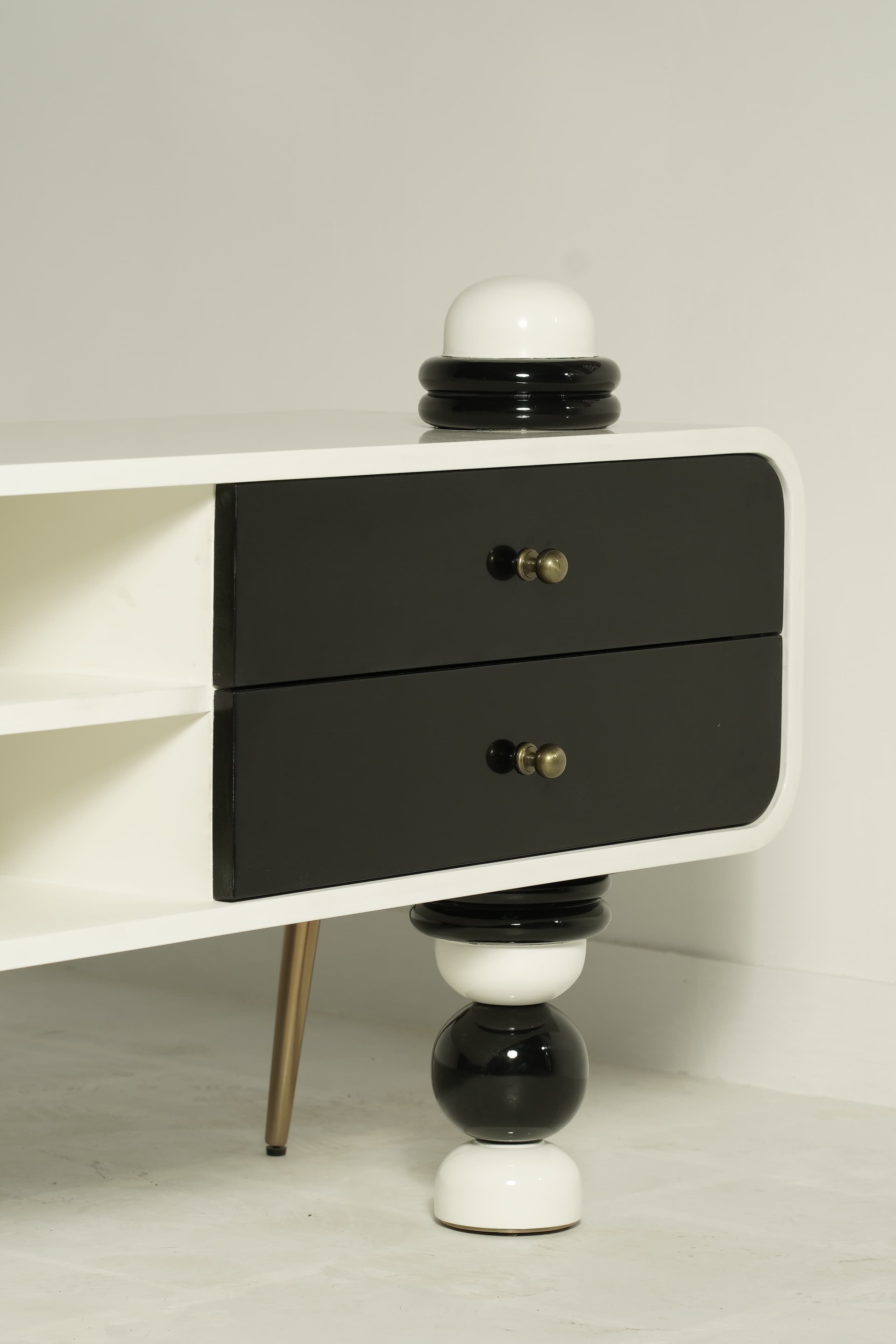 Noir & Cream — A Contemporary Collection (palette-led, premium) detail 6