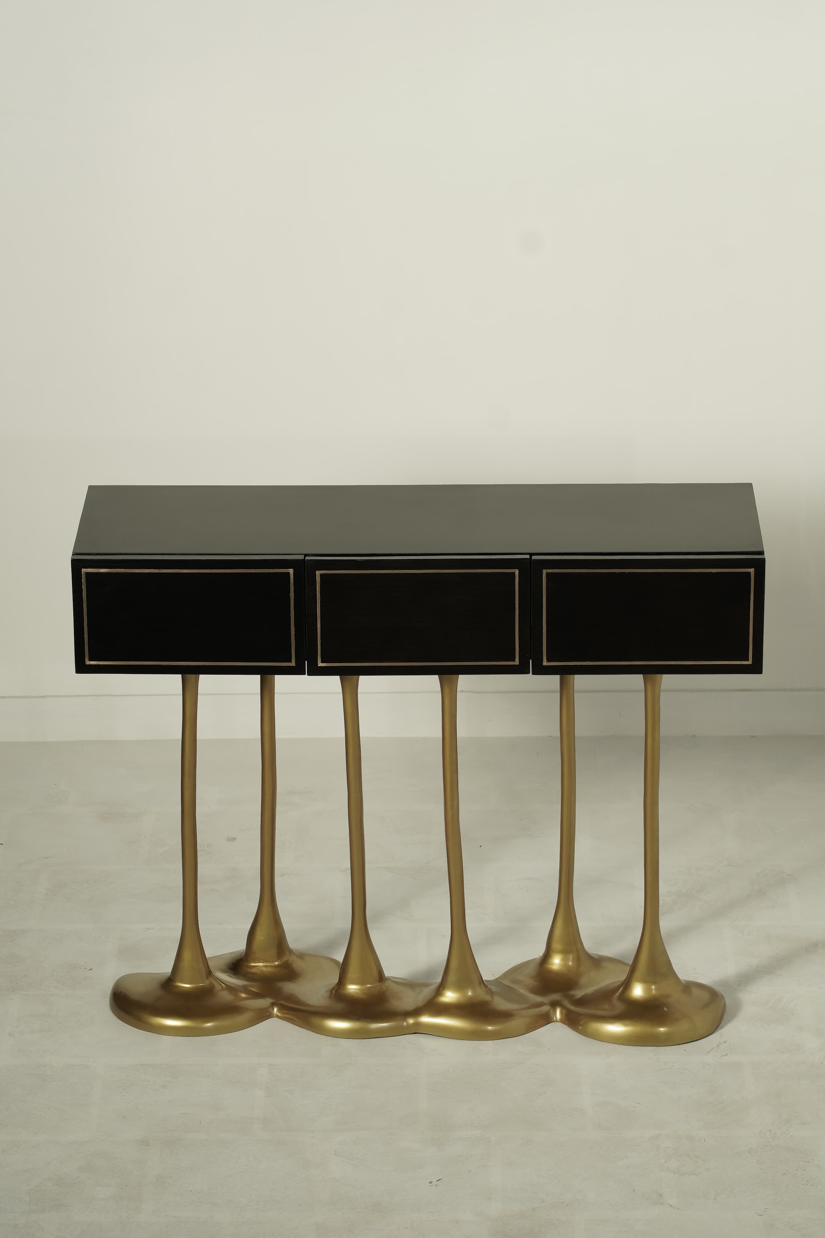 Noir & Cream — A Contemporary Collection (palette-led, premium) detail 8