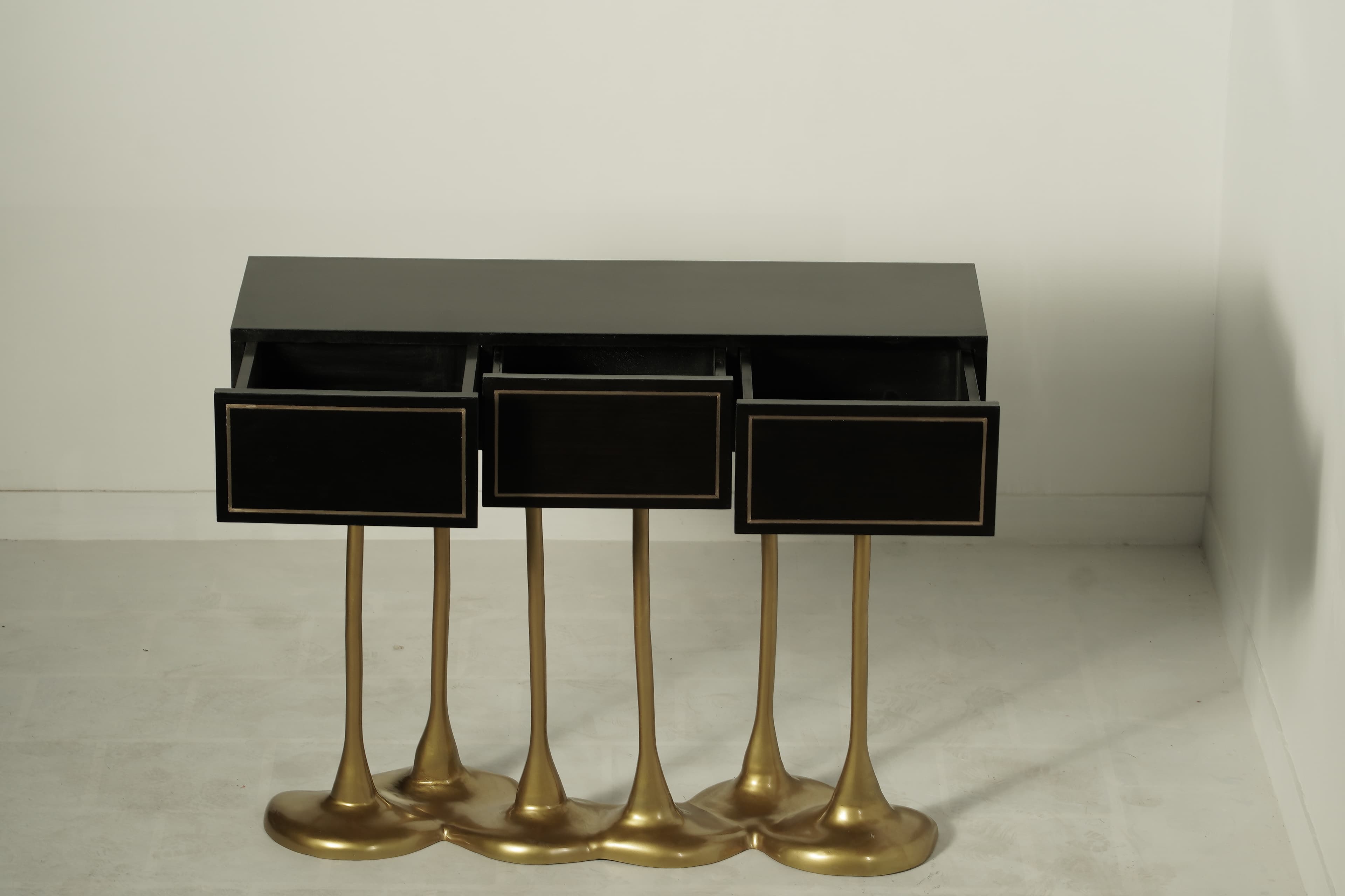 Noir & Cream — A Contemporary Collection (palette-led, premium) detail 9