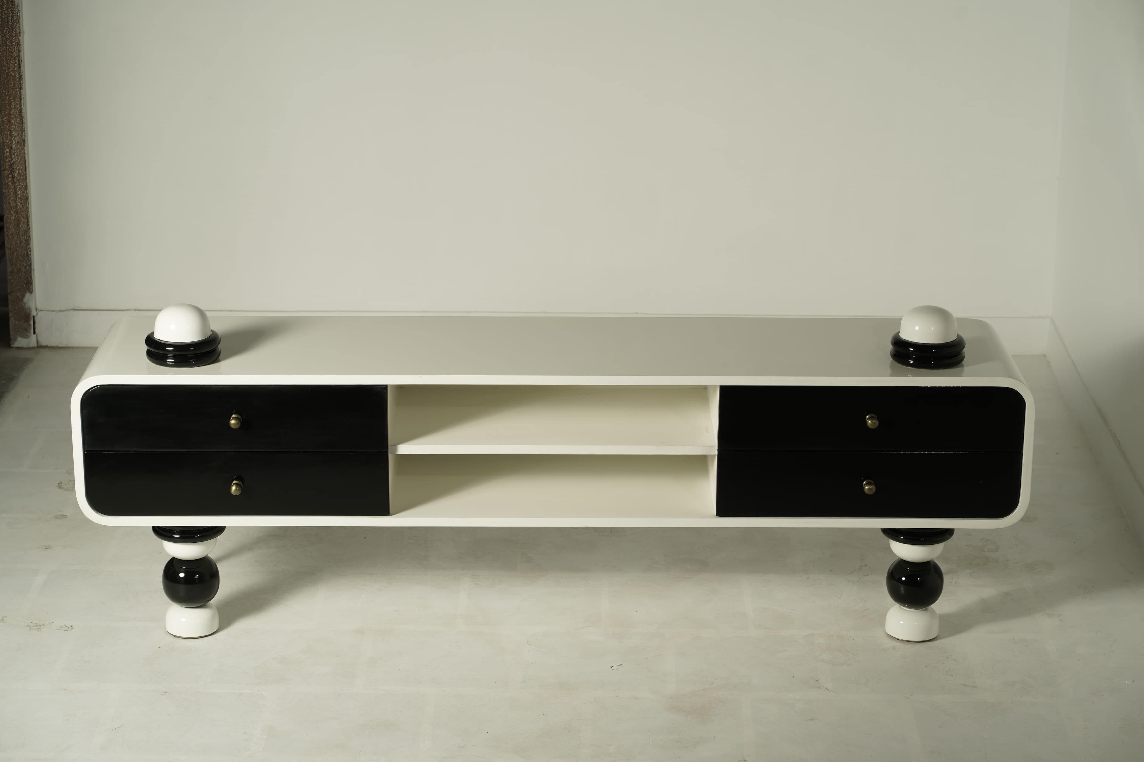 Noir & Cream — A Contemporary Collection (palette-led, premium) detail 5
