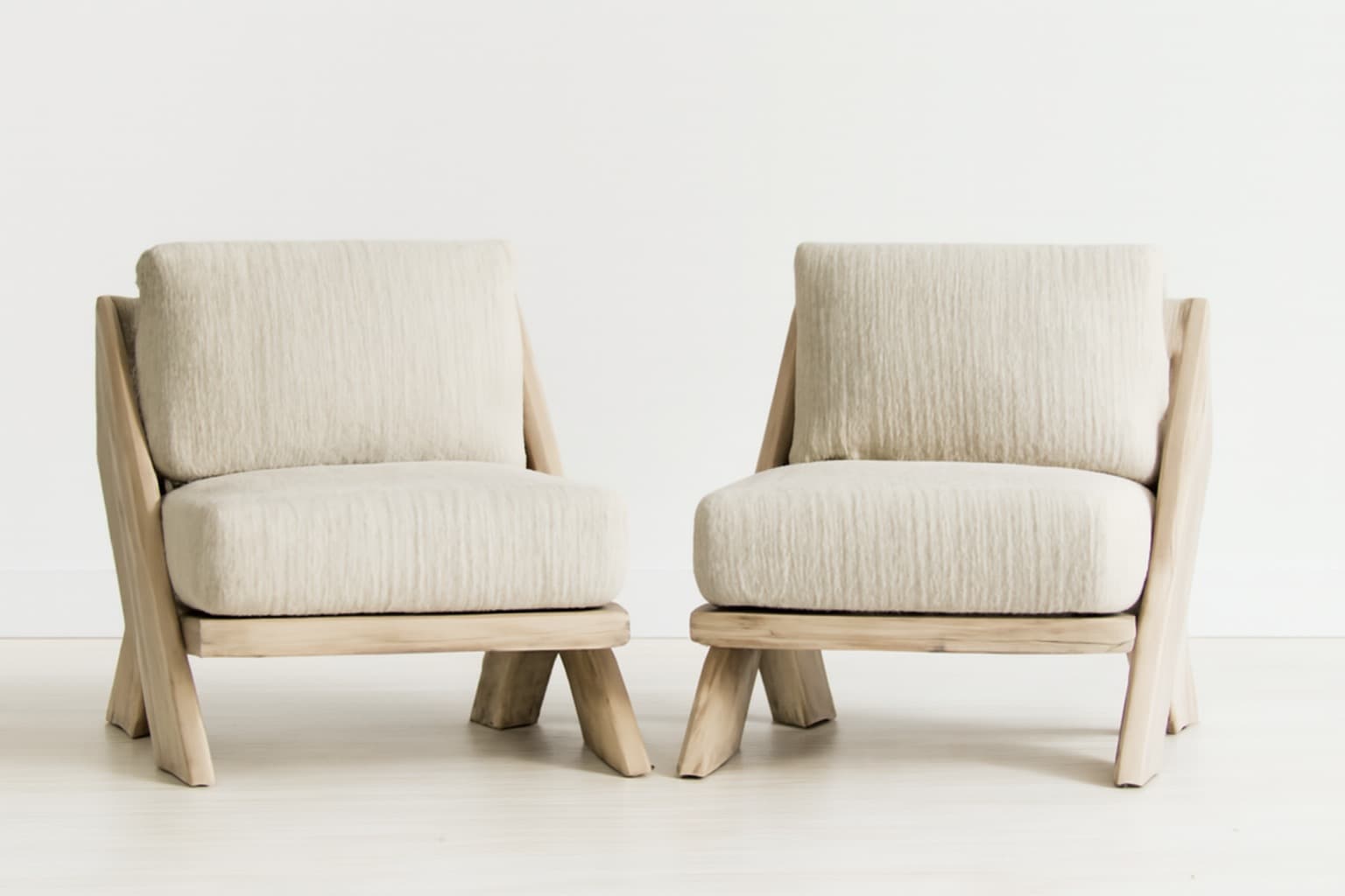 Sable Oak Lounge Accent Chair - 2